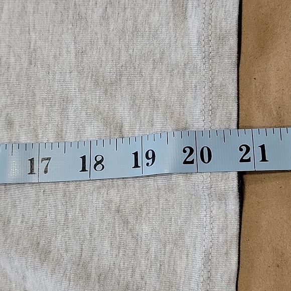 H&M Divided Size L Gray Black Downtown New York Pizza Graphic Tee NWOT - Picture 9 of 11